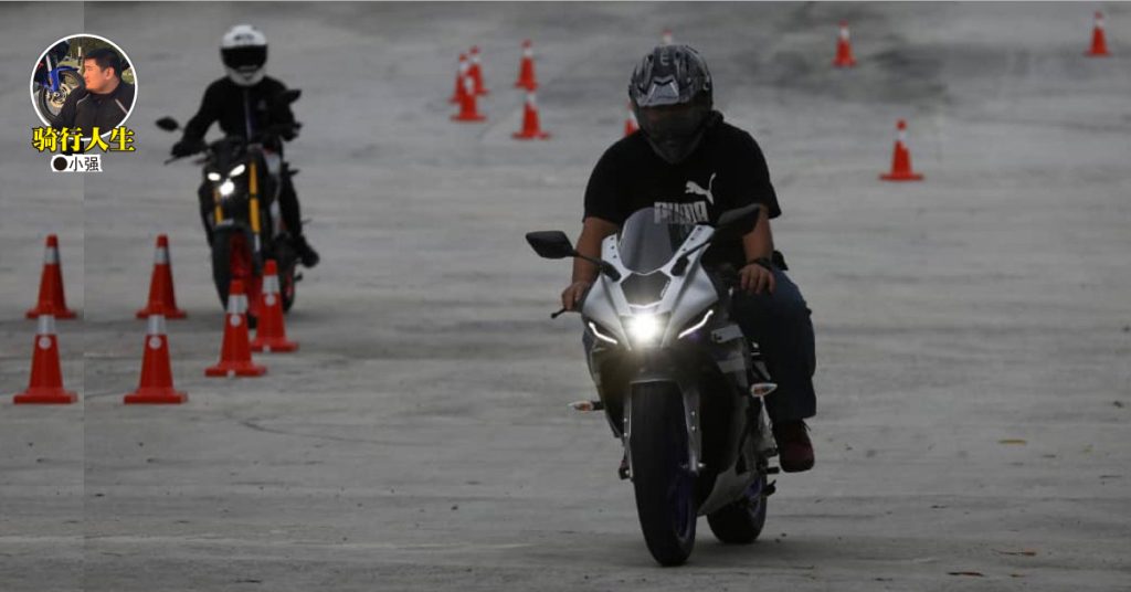 【骑行人生】Yamaha R15M 缓速过弯很稳定