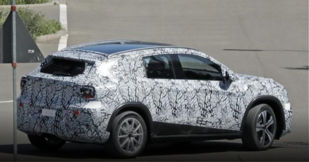 大改款 Mercedes-Benz GLA 现身　动感外形搭油电动力