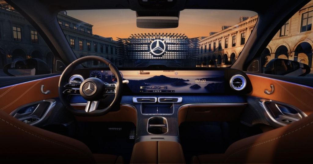 2025慕尼黑车展｜Mercedes-Benz纯电GLC内装曝光　39寸巨幕成亮点