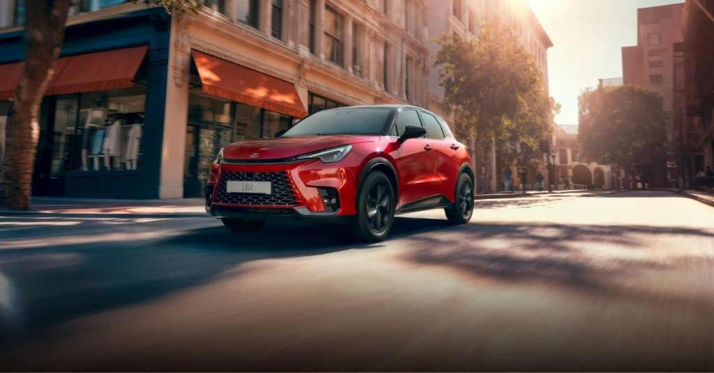 Lexus LBX 推黑化特仕　小休旅更显动感豪华