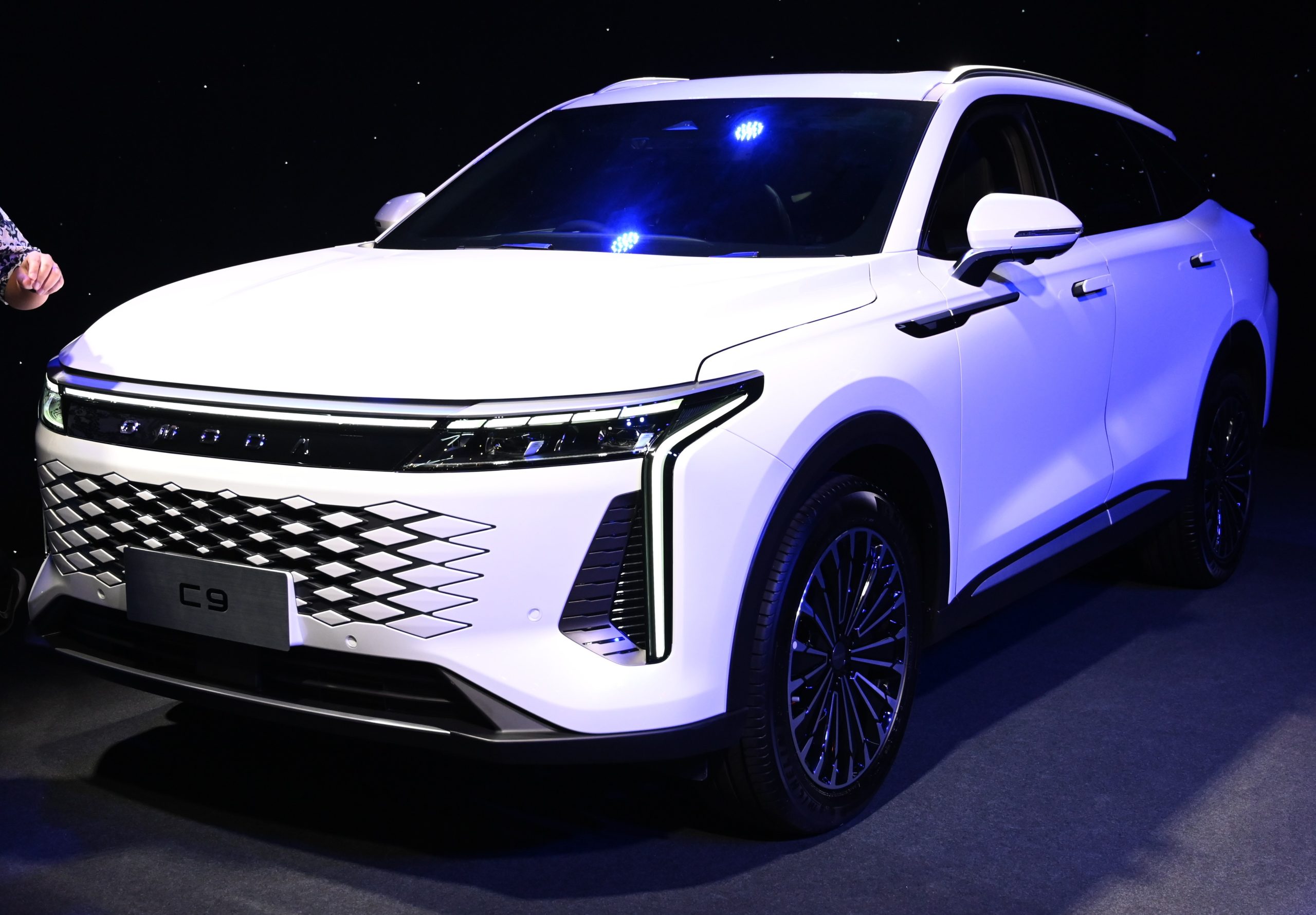 Omoda C9